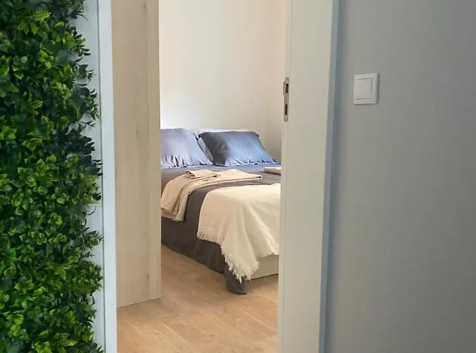 T 2 In The Heart Of Apartment *